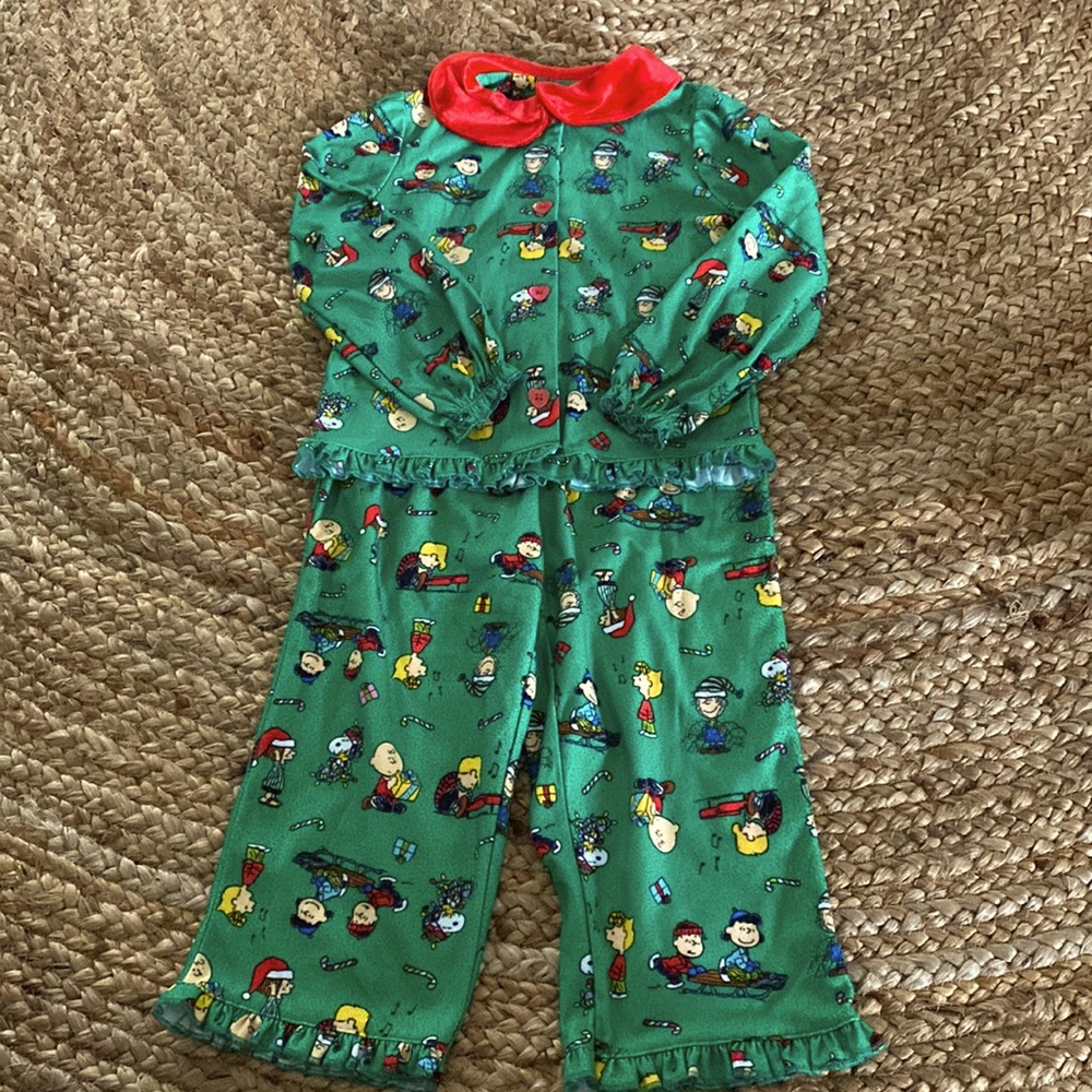 Girls peanuts pajamas